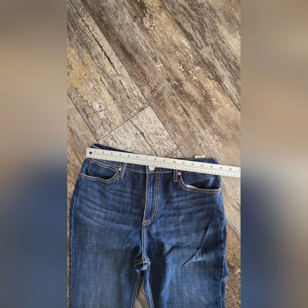 Wrangler Distressed Retro Blue Flare Jeans with Floral Embroidery - Picture 7 of 8